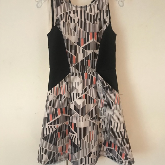 Geometric patterned dress - Picture 2 of 3